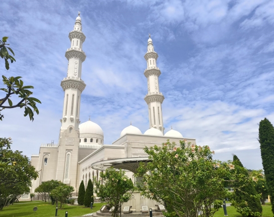 【クアラルンプール郊外観光】ホワイトモスク＆ピンクモスク＆可愛いが詰まった異国の空間「モロッコパビリオン」＜日本語ガイド/プトラジャヤクルーズ付き＞